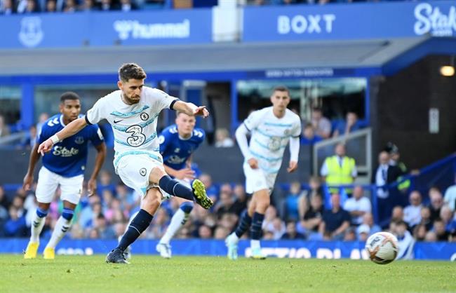 Jorginho tiết lộ lý do không nhảy chân sáo trước Everton 